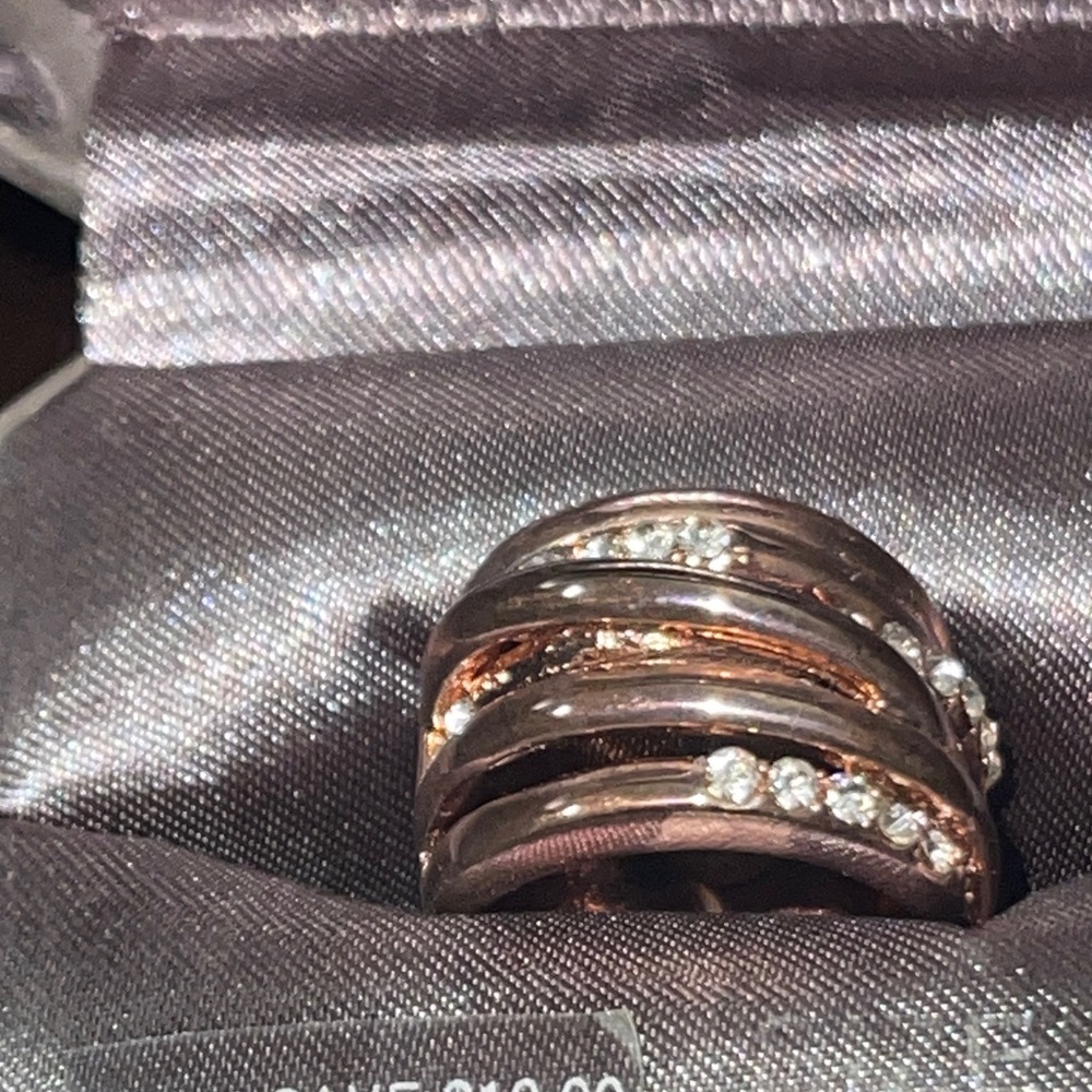 NWT Elegant Rose Goldtone Women's Ring size 6